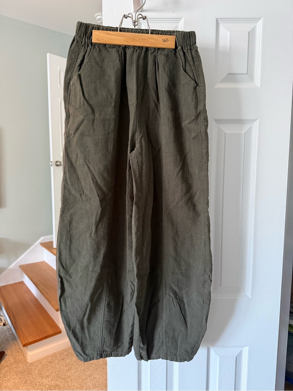 Wide-Leg Elastic-Waist Women's Pants in Olive Green